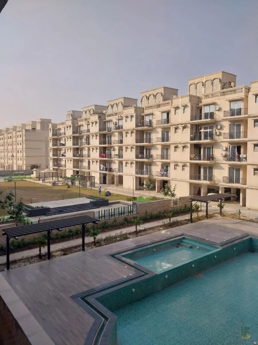 Signature Global Park Sector Swimming Pool