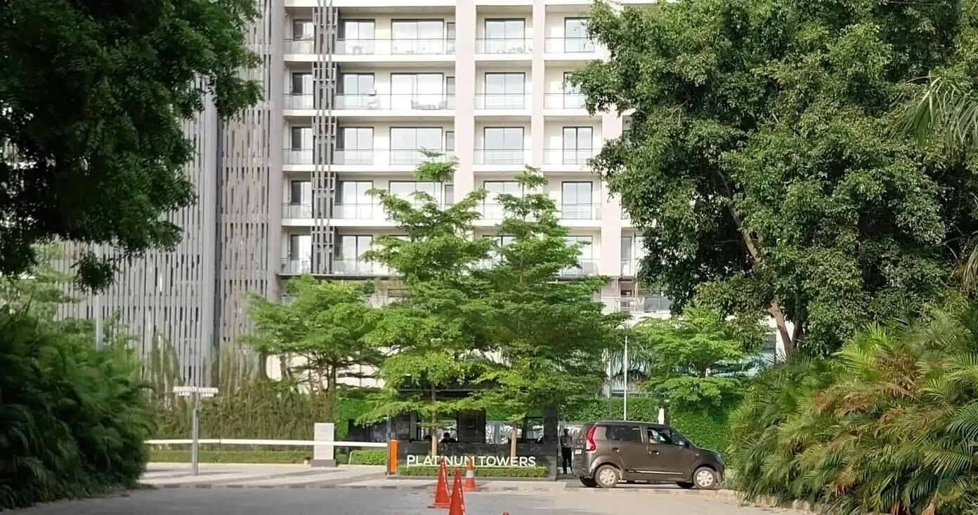 Suncity Platinum Tower Sector 28 Entrance